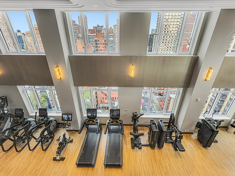 250 E 83rd St #3B — Photo 8
