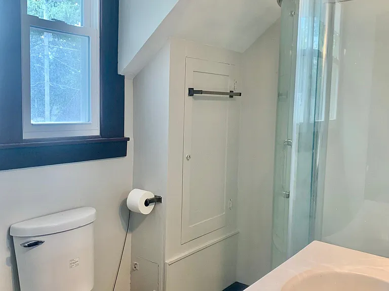 251 E Main St — Photo 23