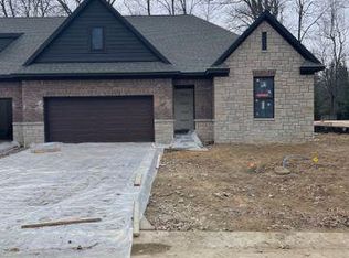 1107 Crestwyk Ln, Rochester, MI 48307