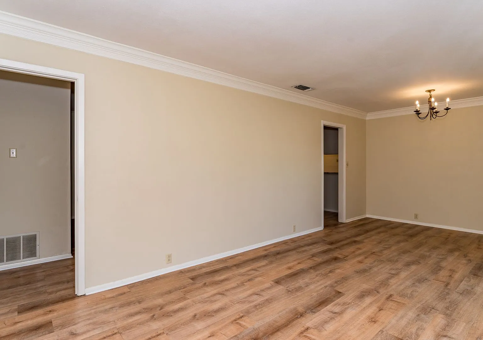 3-Bedroom In Sungate, North East Isd — Photo 4