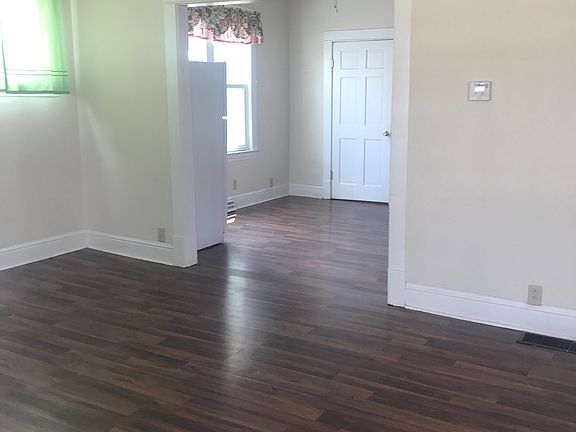 2nd image of 422 W 45th St