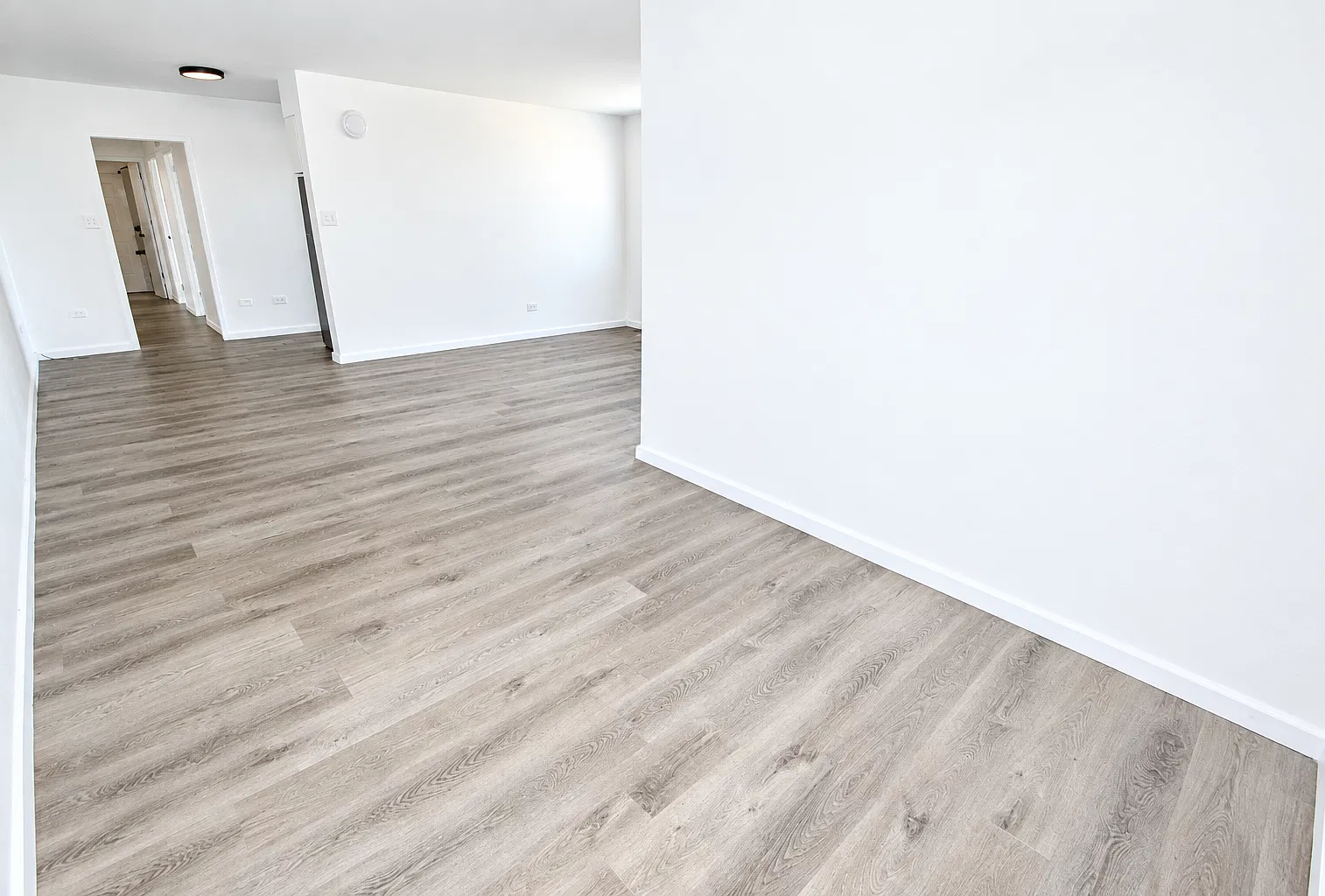 California Apartments — Photo 3