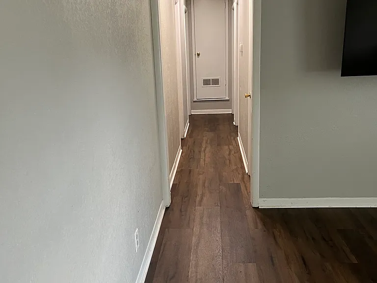 211 S Barbara St — Photo 4