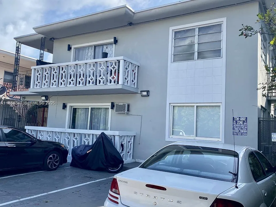 719 Euclid Ave #9