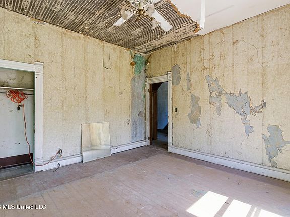 27th image of 530 Buschman St