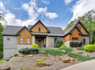 754 Bedford Rd SE, Brookfield, OH 44403