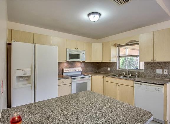 3rd image of 602 SE 15th St