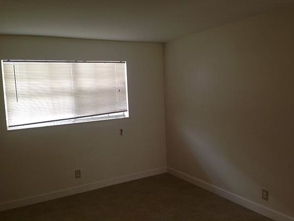 3rd image of 111 Palm Ave APT 2