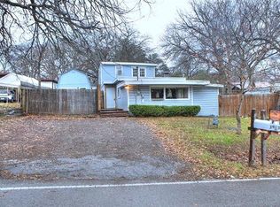 319 Alameda Rd, Azle, TX 76020