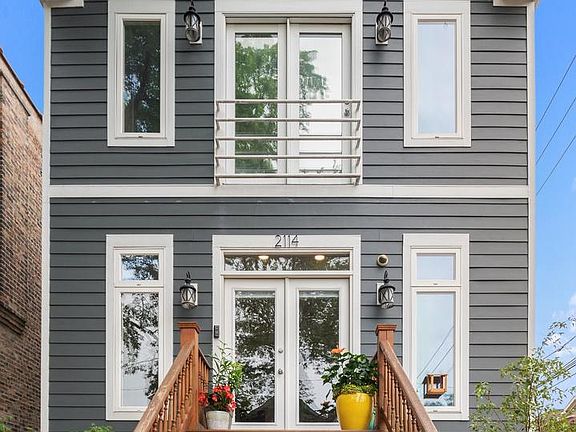 2nd image of 2114 W Wellington Ave