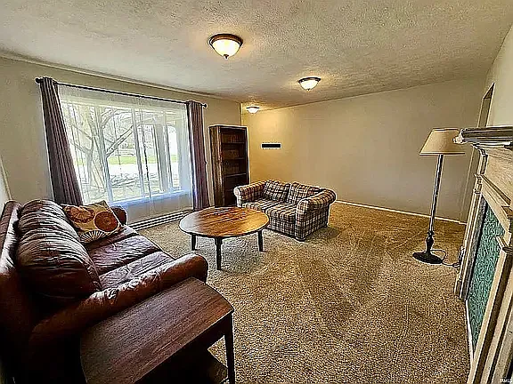 1001 Devon St — Photo 4