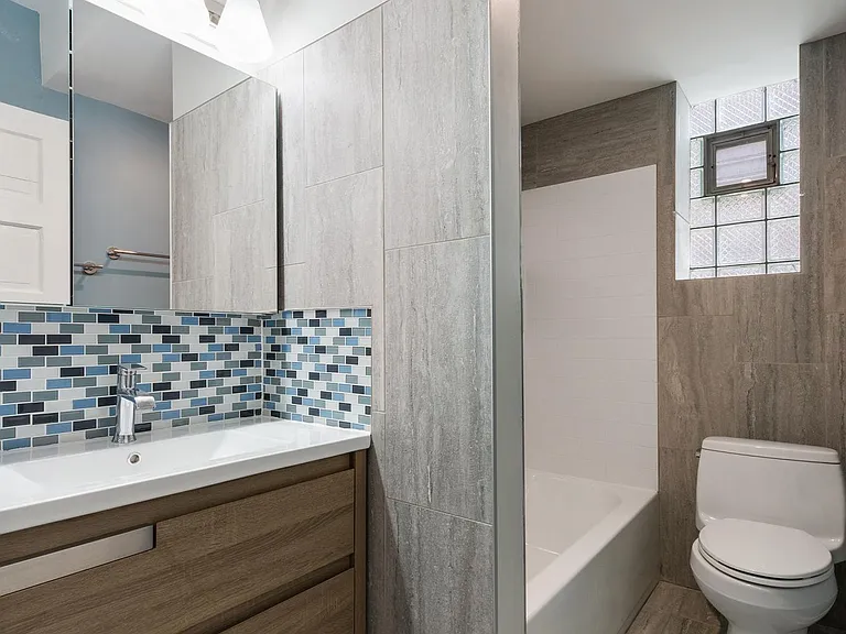 2230 W Augusta Blvd #1 — Photo 5