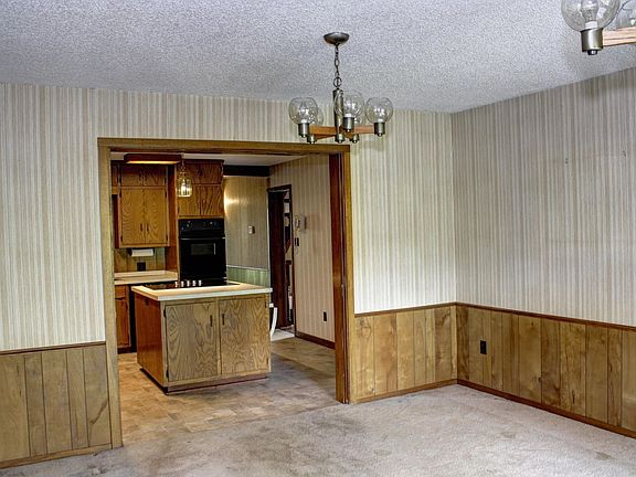 3rd image of 399 River Dr