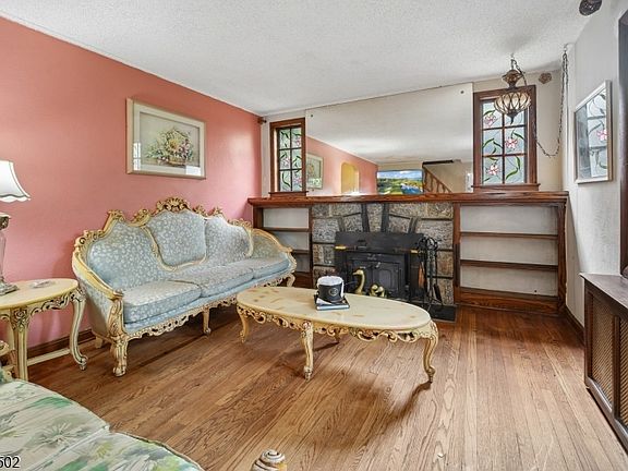 2nd image of 252 Everett Pl