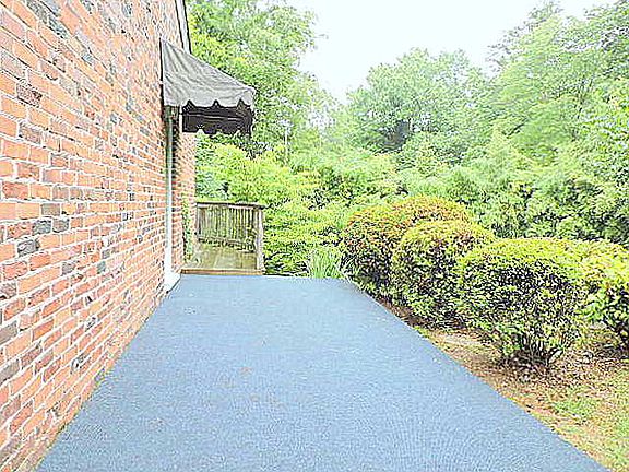 5th image of 116 Starmont Dr