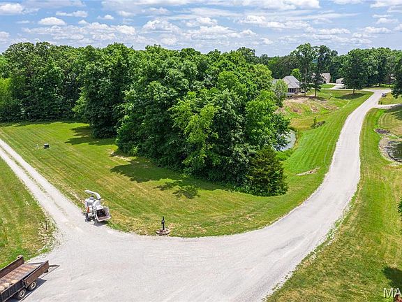 4th image of 11 Days Spring Ln