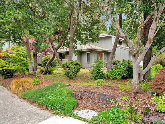 2nd image of 2270 Upas Pl