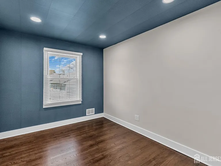 36 Van Buren Ave — Photo 20