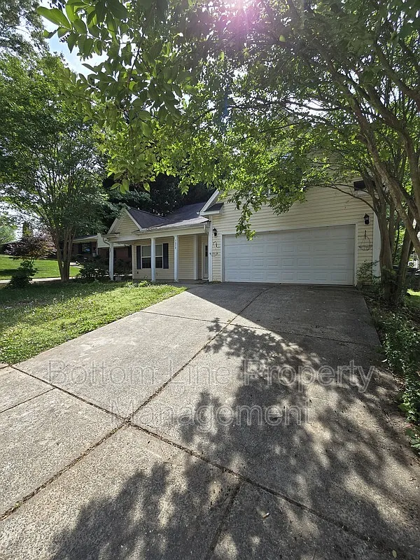 3 bed, 2.0 bath, 1500 sqft, $2,300 — Photo 3