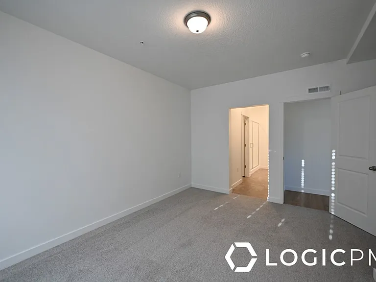 754 W Blue Magic Ln #201 — Photo 33
