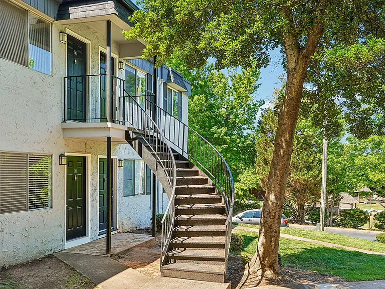 Somerset Apartments — Photo 14