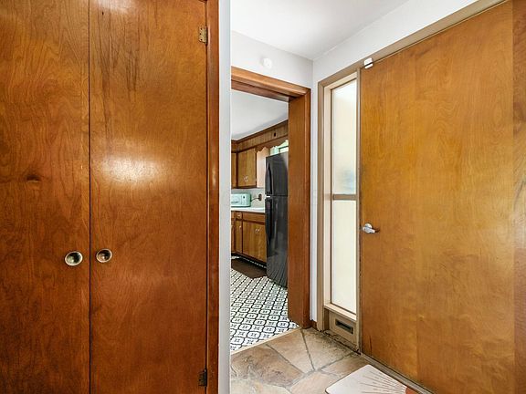 5th image of 276 W Fountain Ave