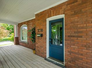 238 6th St, Midland, ON L4R 3Y1