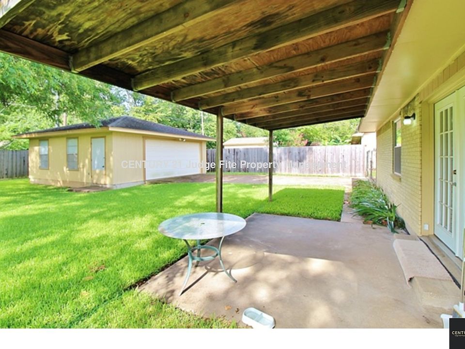 2nd image of 706 Rolling Ridge Ln