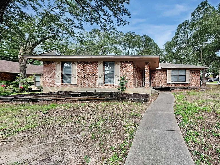 3803 Double Oak Ln — Photo 1