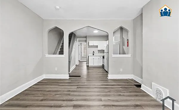 2511 W Oakdale St — Photo 4