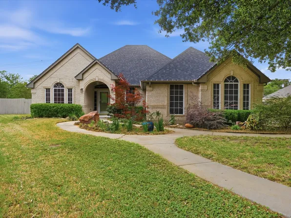 1616 Oak Creek Dr, Hurst, TX 76054