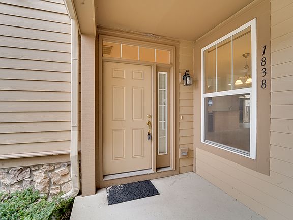 3rd image of 1838 Crenshaw Cir Unit 1838