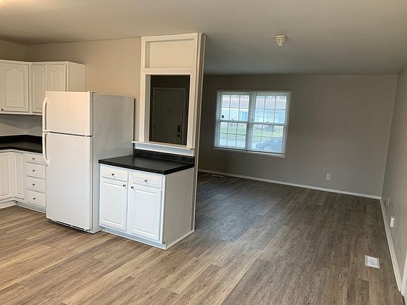 3rd image of 6407 Meadowlark Dr