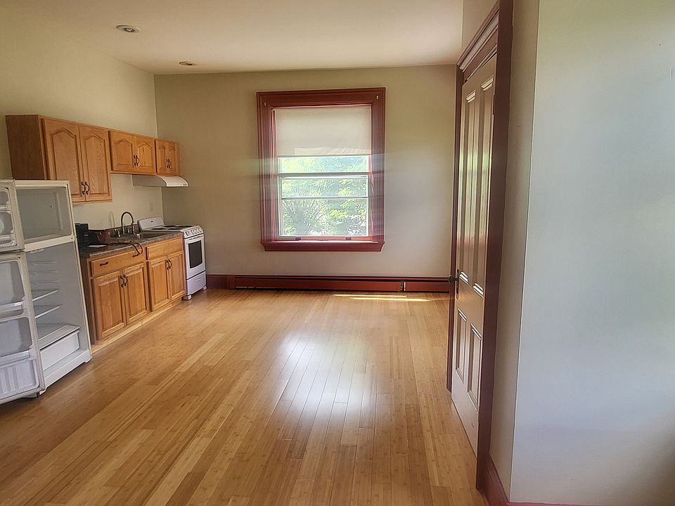1st image of 918 W 4th St APT 2