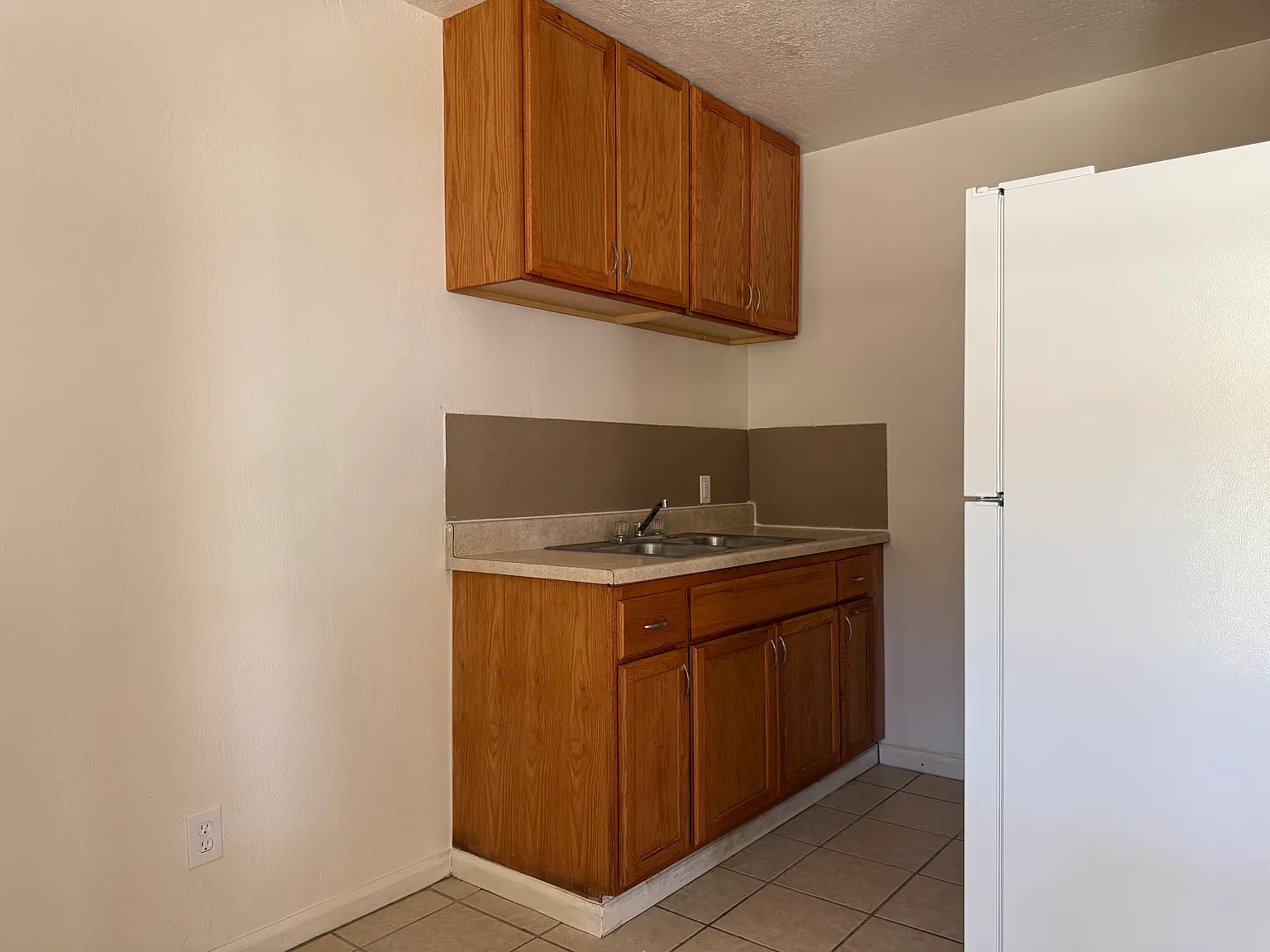 309 Root Ave — Photo 3