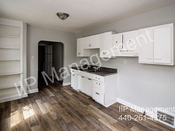 4th image of 3130 W 33rd St APT 2