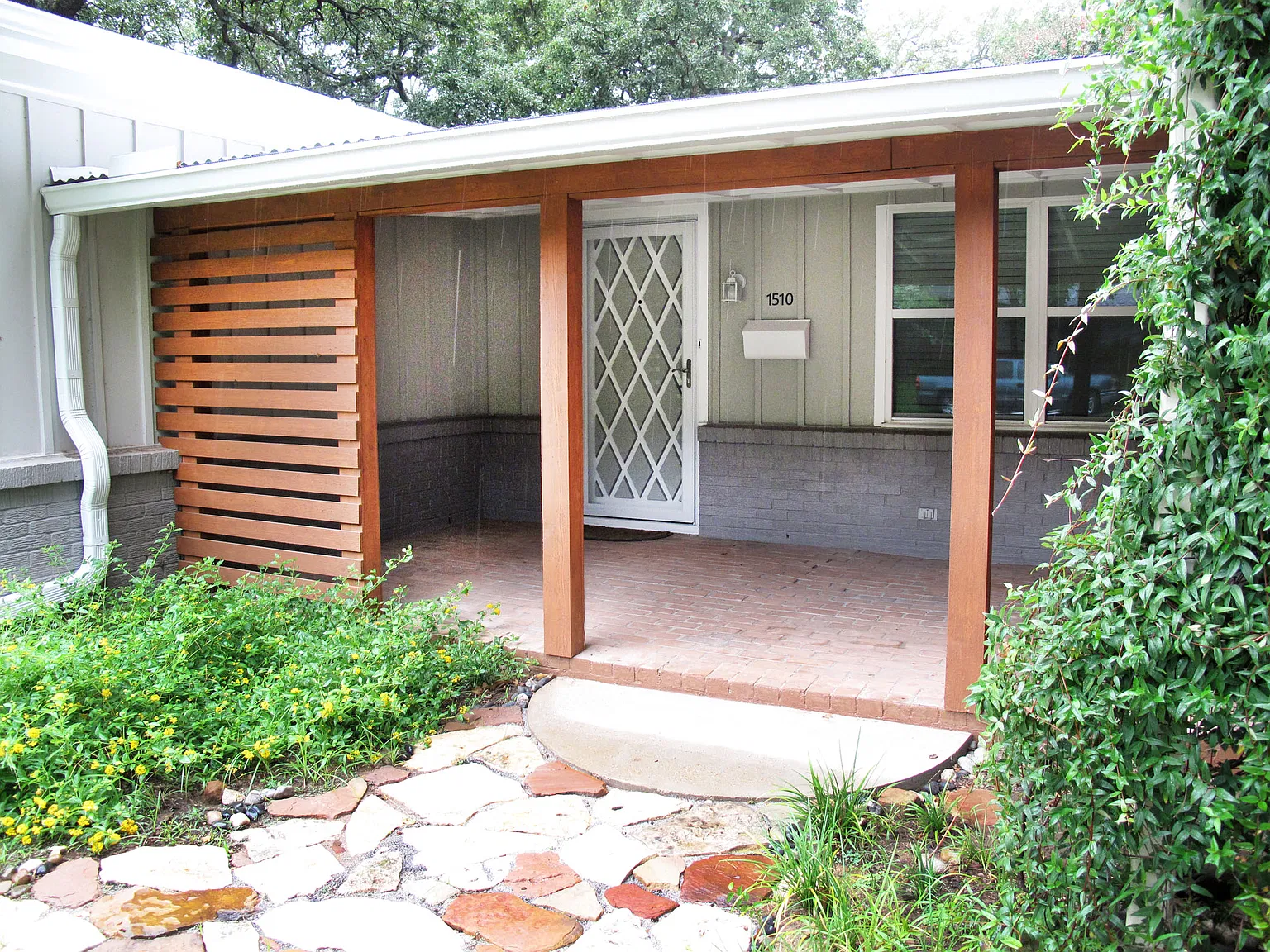 3 bed, 2.5 bath, 1867 sqft, $2,400 — Photo 2
