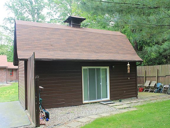 Cottage w/ studio apartment