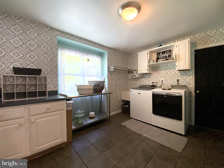 1251 Hinton Dr — Photo 31