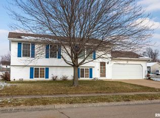 4114 White Pines Dr, Davenport, IA 52804