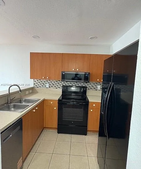 14218 NW 17th Ave #14218 — Photo 4