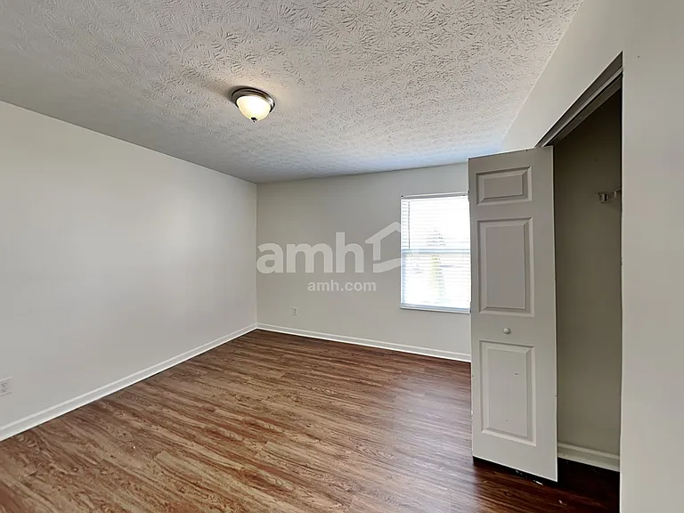 125 Simsbury Ct — Photo 21