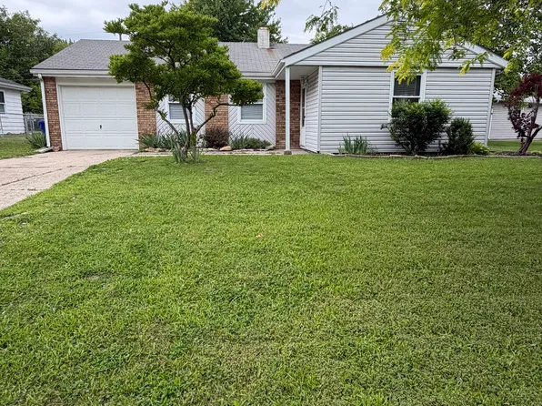 2205 Versailles Dr, Kokomo, IN 46902