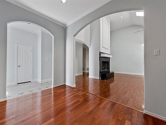 3rd image of 7314 Woodsprings Dr