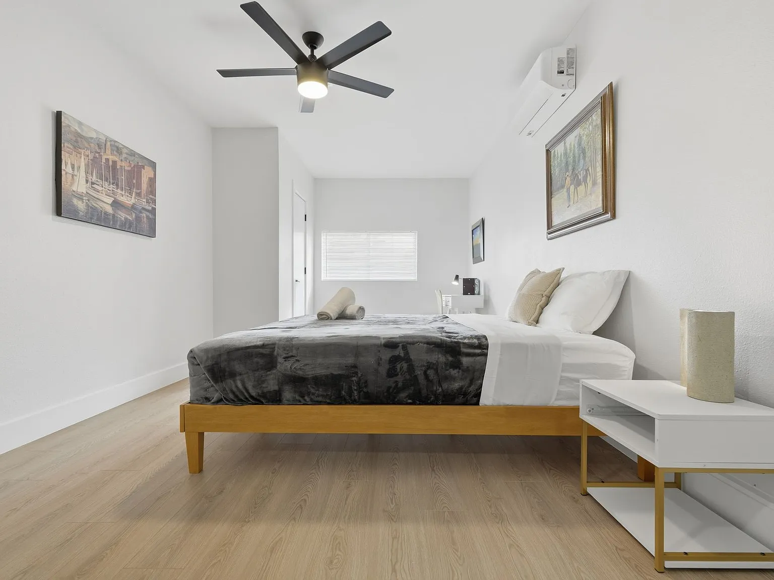 1708 E 17th St #A - Newly Remodeled Duplex Great Location! — Photo 4