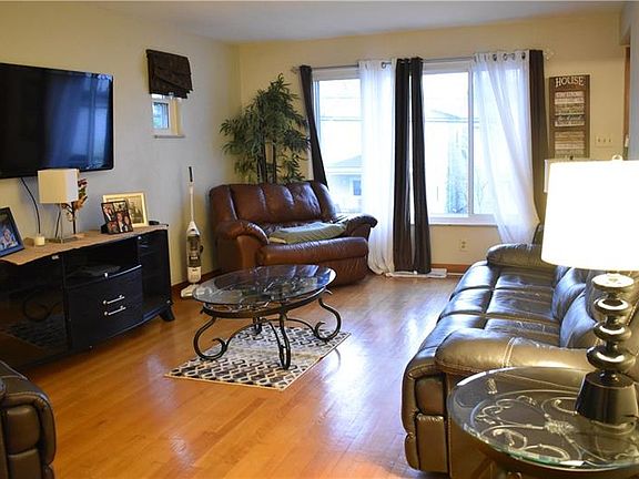 4th image of 276 Saint Clair St
