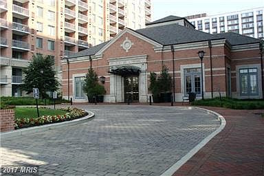 Beautiful entrance to the Gallery !