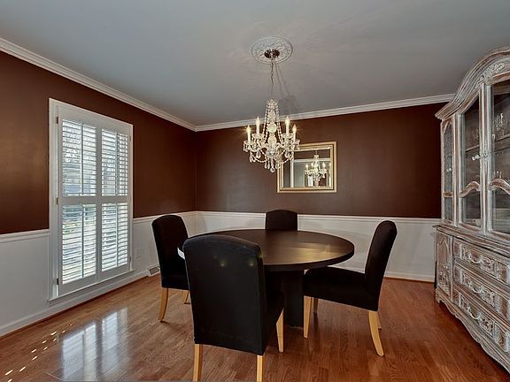 4th image of 9604 Whitethorn Dr