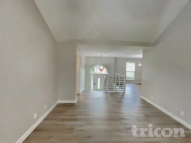 104 Edgewater Ct — Photo 4