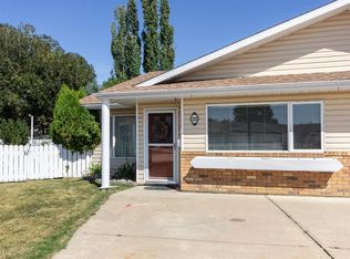 22 SW Dale Close, Red Deer, AB T4R 2L5